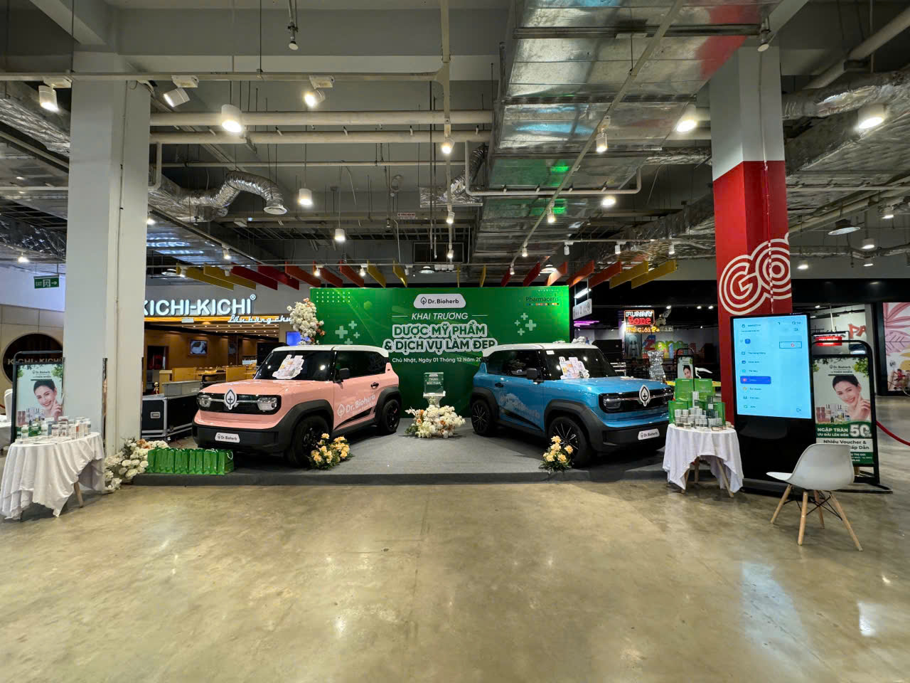 Màn Hình Quảng Cáo Chân Đứng LCD 55 Inch - Chính Hãng Lux Vision