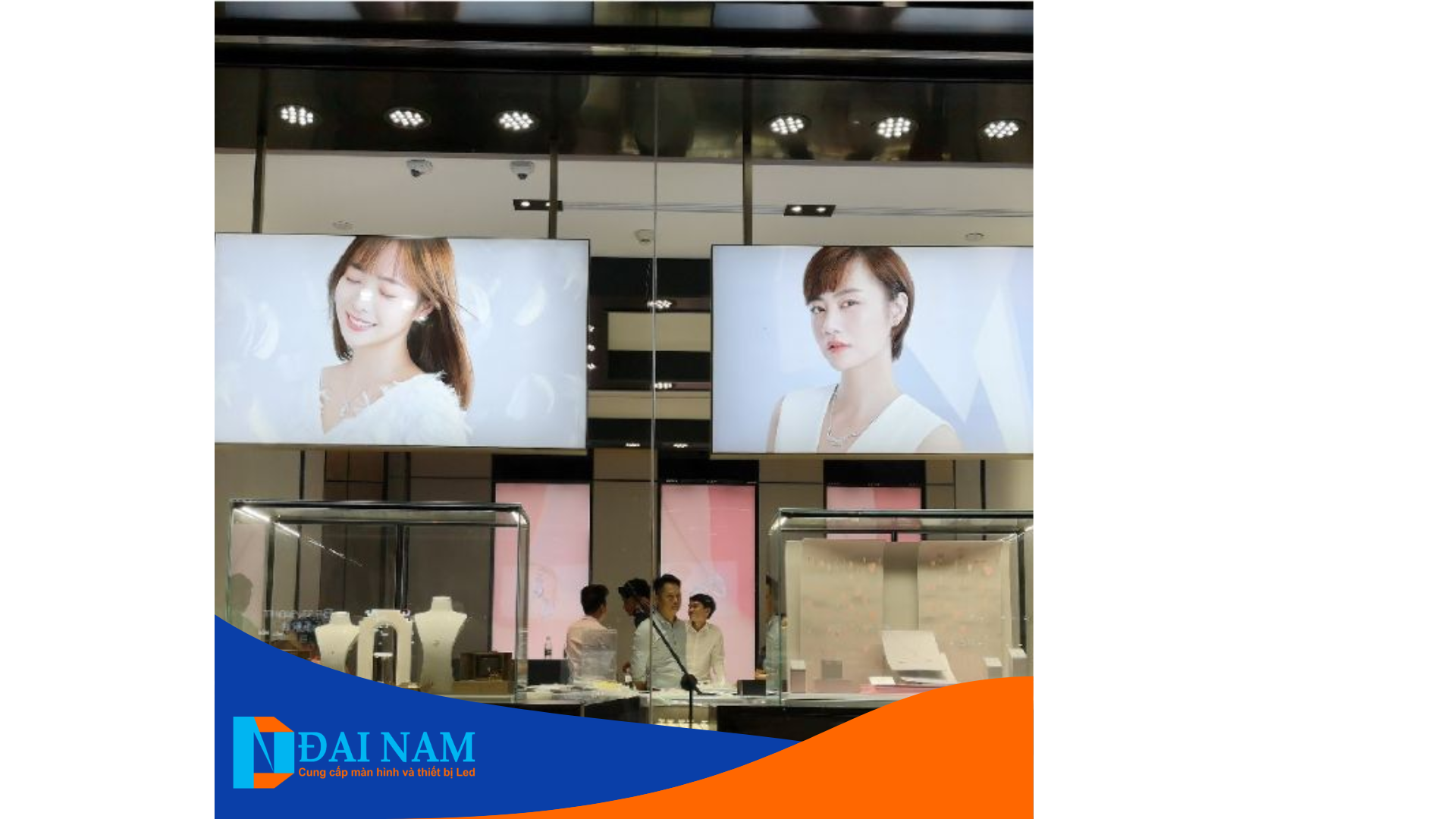 Màn hình quảng cáo treo tường 32 inch Lux Vision chính hãng