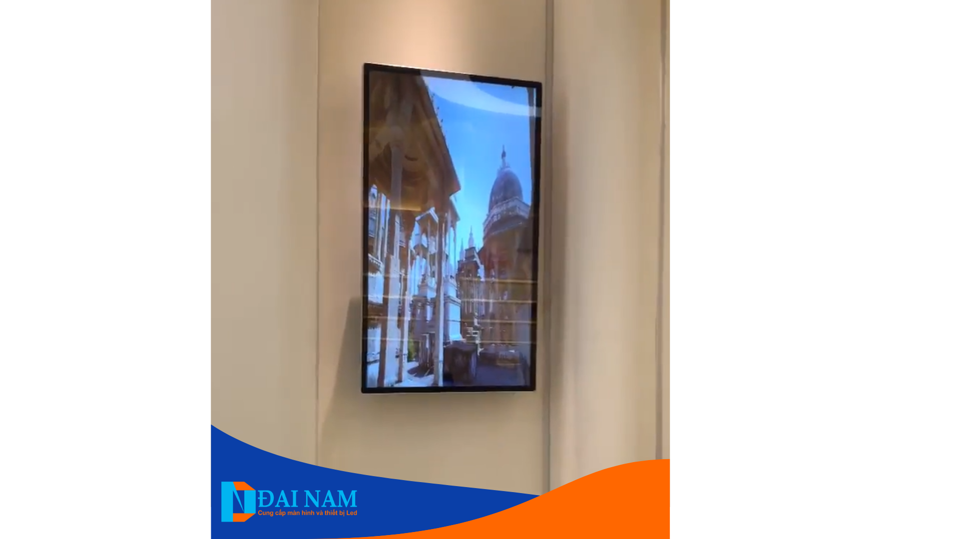 Màn hình quảng cáo treo tường 32 inch Lux Vision chính hãng