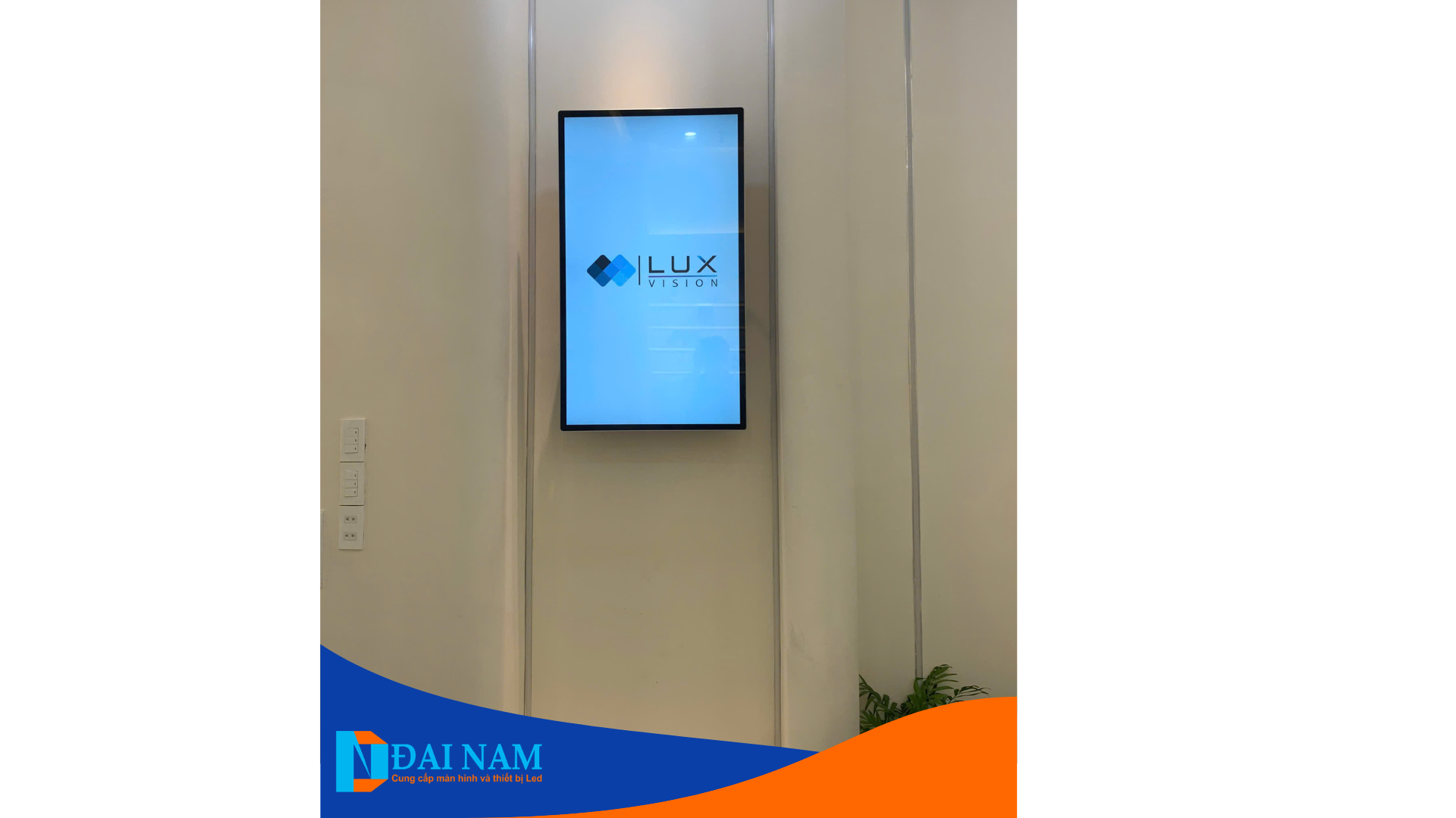 Màn hình quảng cáo treo tường 32 inch Lux Vision chính hãng