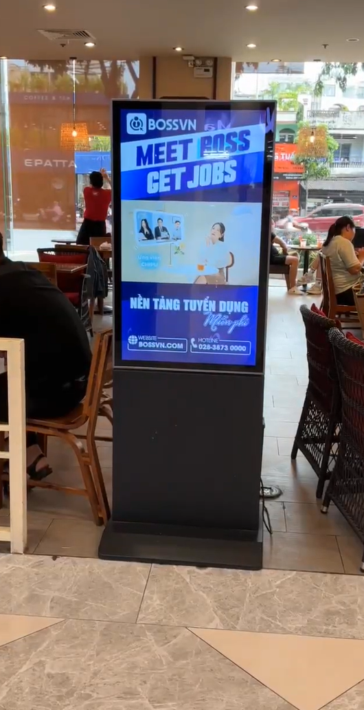 màn hình quảng cáo chân đứng 1