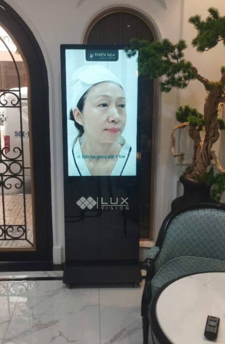 màn hình quảng cáo chân đứng 43 inch