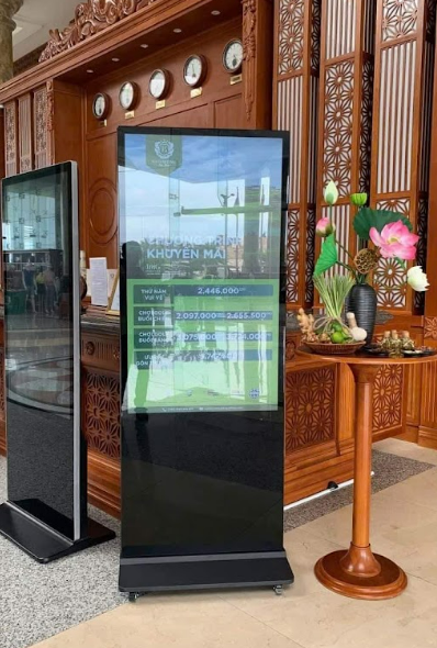 màn hình quảng cáo chân đứng 49 inch