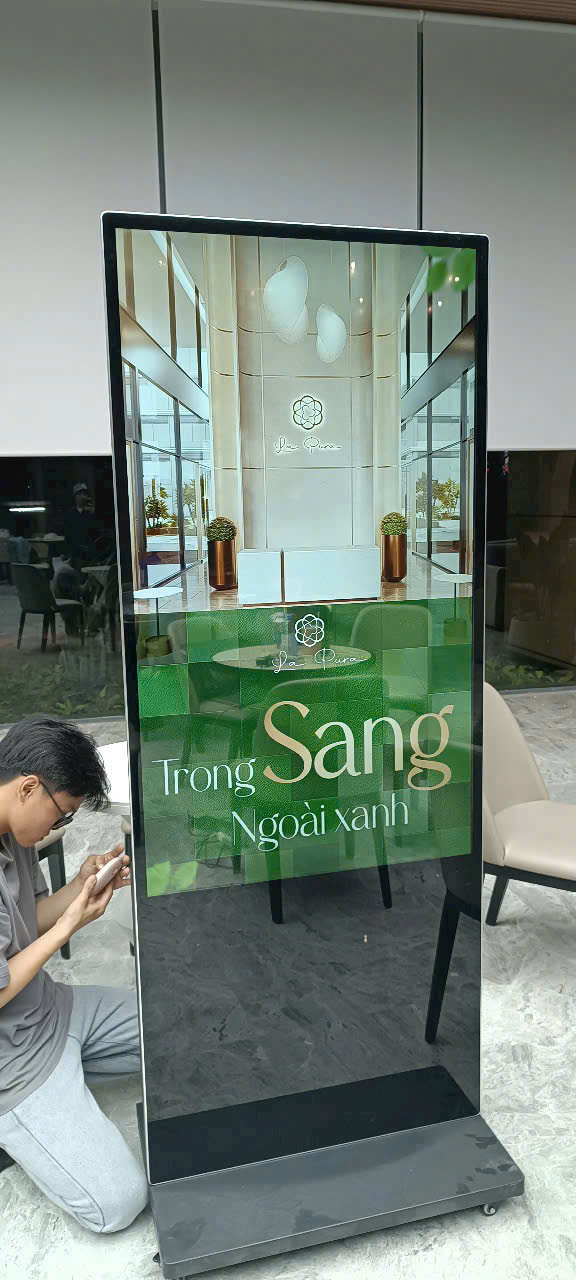 Màn Hình Quảng Cáo Chân Đứng LCD 65 Inch