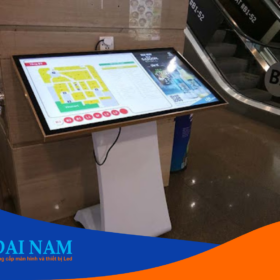 Màn Hình Quảng Cáo Chân Quỳ 43 Inch Lux Vision Chính Hãng