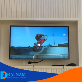 Màn hình quảng cáo treo tường 32 inch Lux Vision chính hãng