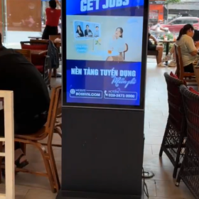 màn hình quảng cáo chân đứng 1