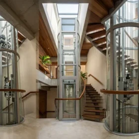 Kích thước hố thang máy gia đình nhà 5 tầng lọt lòng cầu thang bộ.